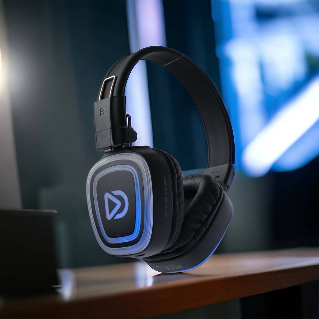 Small party with Dolly Digital headphones