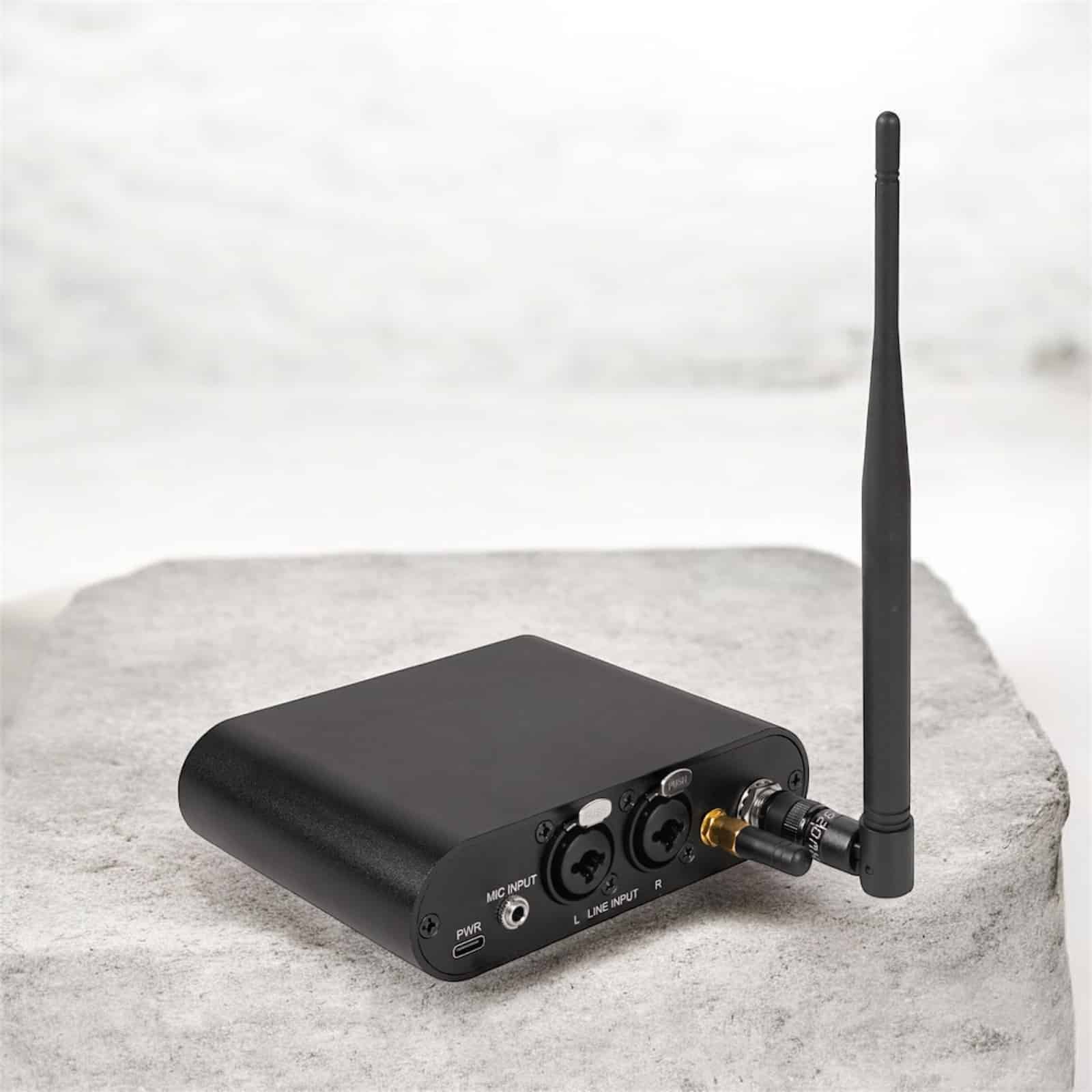 T90Pro-Bluetooth-XLR zender met ingebouwde accu en microfoon ingang. 5 Kanaals. XLR TRS