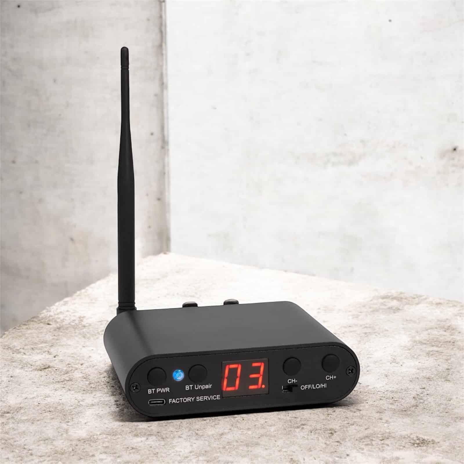 T90Pro-Bluetooth-XLR zender met ingebouwde accu en microfoon ingang. 5 Kanaals. XLR TRS