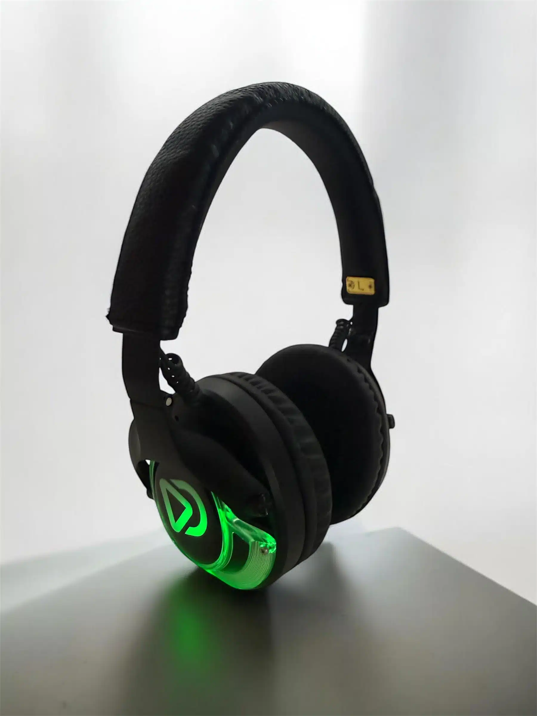 Pro Box CD-Pro 25. Premium Silent Disco pro kit, T80 Pro Bluetooth transmitter with storage box